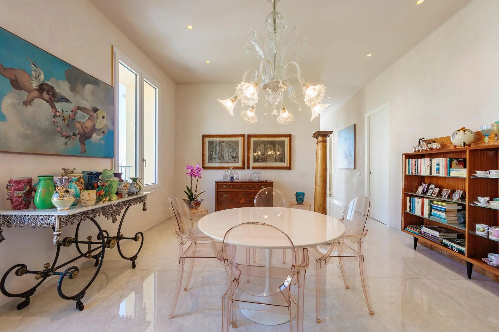 Prestigious Appartment in the Historic Heart of Menton - image 4