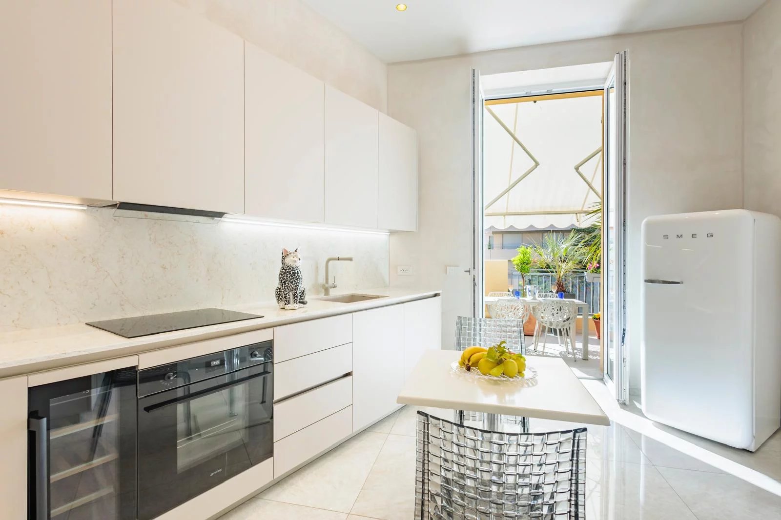 Prestigious Appartment in the Historic Heart of Menton - image 6