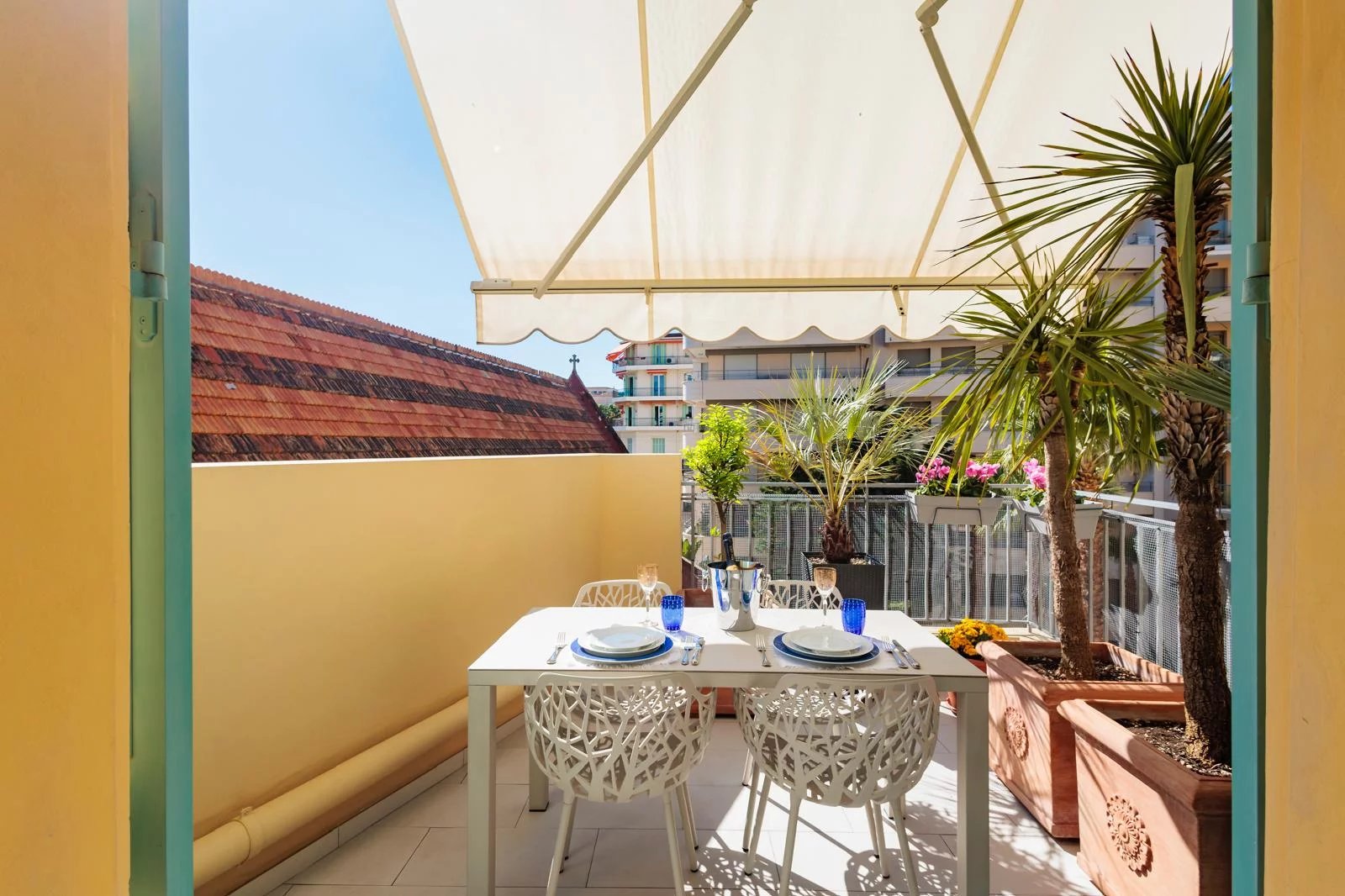 Prestigious Appartment in the Historic Heart of Menton - image 7