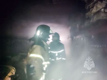 Из-за чего загорелся «Светофор» и как пожарные спасли здание