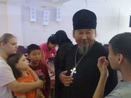 В школе для детей-сирот прошла встреча со священником на двух языках