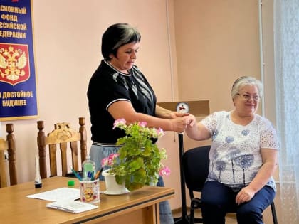 Для пенсионеров провели мастер-класс самомассажа