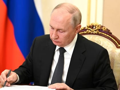 Владимир Путин внёс поправки в закон о военном и чрезвычайном положениях в РФ