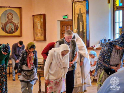 Воскресное богослужение попразднства Преображения Господня в кафедральном соборе