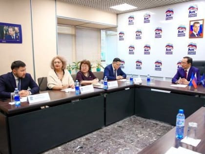 По поручению Айсена Николаева семье с ребенком-инвалидом будет предоставлена новая квартира