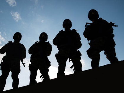 Пока в Якутии была ночь: анонс новых санкций против России, служба в ВС для госслужащих