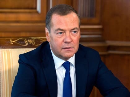 Медведев призвал физически устранить Зеленского в ответ на атаку Кремля