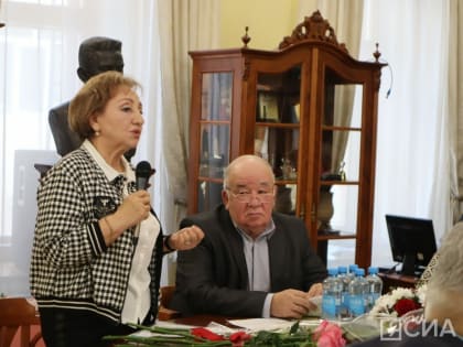 В Якутии презентовали книгу о государственном и общественном деятеле Владимире Членове