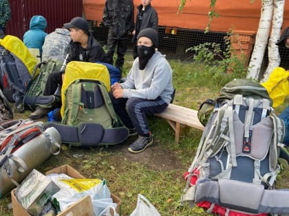 Школьники Якутска отправились в турпоход по живописным местам Хангаласского района