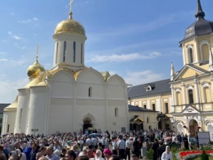 Архиепископ Роман сослужил Святейшему Патриарху в Свято-Троицкой Сергиевой Лавре