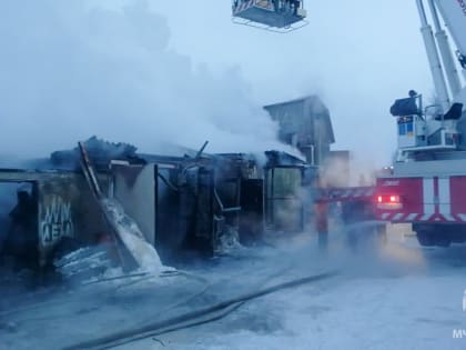 Пожар в гаражном кооперативе на ул.Чернышевского Якутка