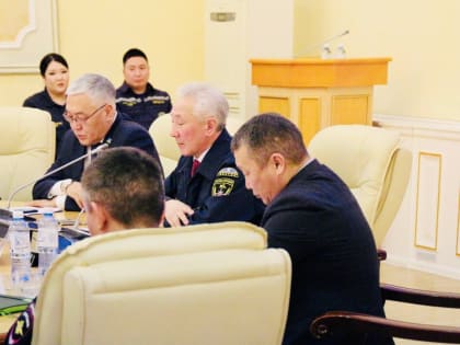 Лучших спасателей наградили в Якутии в профессиональный праздник