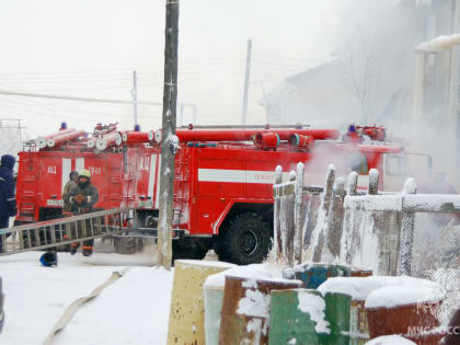 В Якутске горел автосервис по ул. Герцена