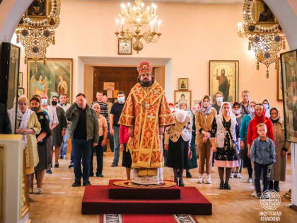 Неделя о самарянке: богослужение в Преображенском соборе