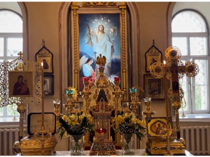 Архипастырь совершил заупокойную Литургию по епископу Иакову (Домскому) в Никольском храме Якутска