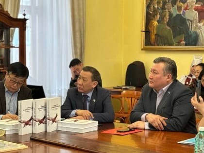 СВФУ: хрестоматию «Да минует тьма, да здравствует просвещение…» выпустили в Якутске