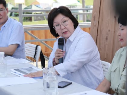 В Чурапче состоялся круглый стол с участием министра образования и науки Якутии Ирины Любимовой