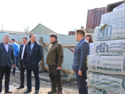 Глава Якутии проверил ход переселения граждан из аварийного жилья в Абыйском районе