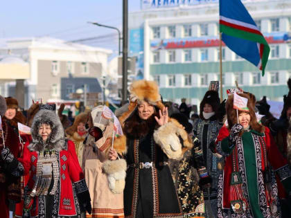 В Якутске 1300 человек прошли по городу в национальных костюмах