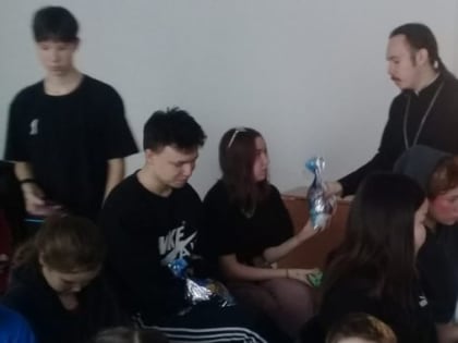 Воспитанников Хангаласского Центра содействия семейному воспитанию поздравили с Рождеством Христовым
