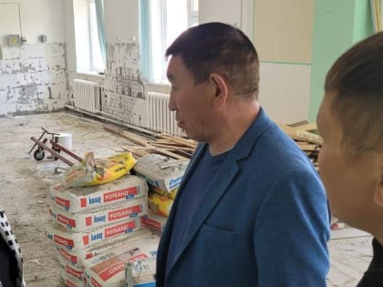 Депутат Госдумы Галина Данчикова проверила ход капремонта школы в Хангаласском районе