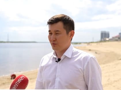 На пляже в 202 микрорайоне Якутска работают спасатели и круглосуточная охрана