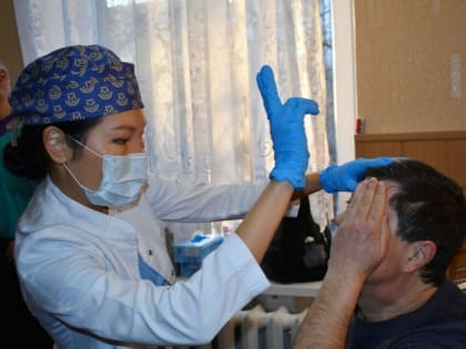 Офтальмологи Якутии провели более 100 операций в городе Кировское