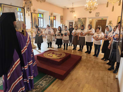 Архиерей совершил заупокойное богослужение в годовщину организации Союз семей Якутии «Память воинов СВО»