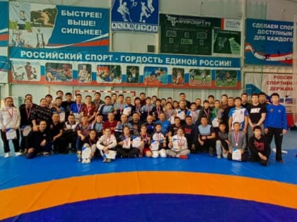 Юные якутские борцы завоевали 30 медалей на первенстве Дальнего Востока