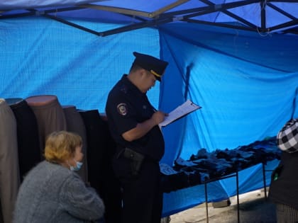 В Якутске провели рейд на месте несанкционированной торговли