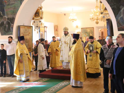 Воскресная Литургия в Преображенском соборе