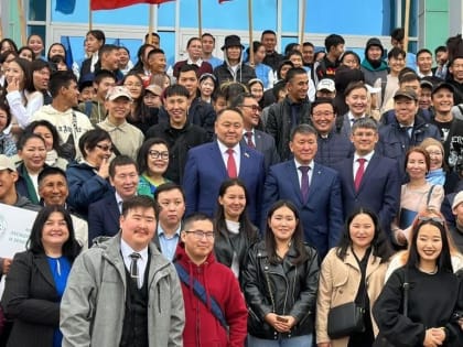 Альберт Семенов поздравил с началом учебного года студентов АГАТУ