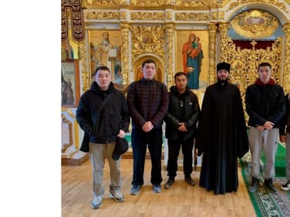 Продолжаются экскурсии для студентов СВФУ в Преображенском соборе