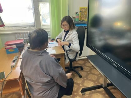 «Мобильные врачи» проведут осмотры жителей Момского района