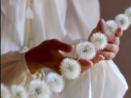 Красивое видео: Гирлянды из одуванчиков от Натальи Оконешниковой