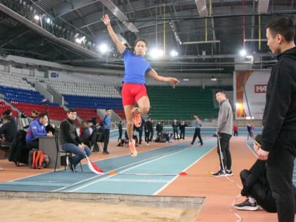 Легкоатлеты открыли новый соревновательный сезон