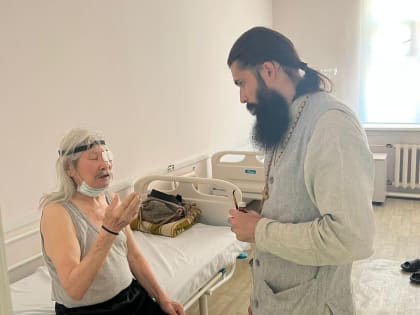 Священник посетил Республиканскую офтальмологическую клиническую больницу