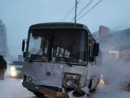 Фотофакт: ДТП на улице Дзержинского