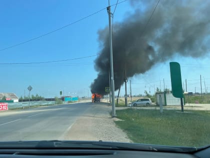 Фото и видео: в Мархе возле газовой заправки загорелась машина