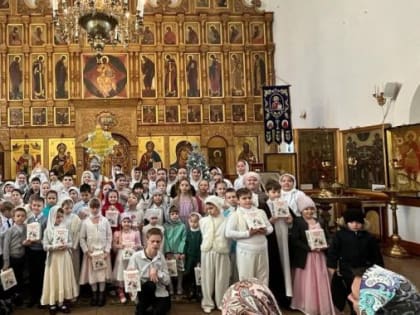 В Нерюнгри праздничными богослужениями отметили Христово Рождество