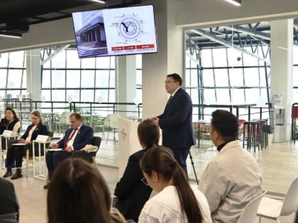 Подготовку кадров для города Якутска к 2032 году обсудили на дискуссионной площадке в СВФУ