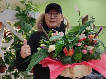 Певец Алексей Потапов выбрал букет для любимой в Зеленом раю