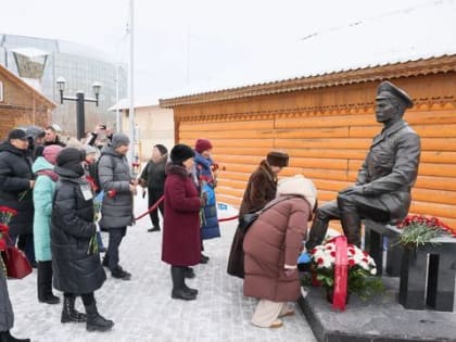Торжественное возложение цветов в честь Степана Аржакова