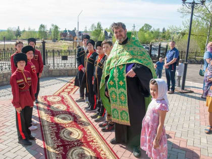 Архиерейское богослужение накануне дня Святой Троицы в г. Ленске