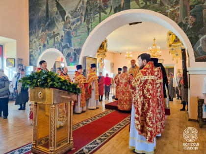 В Светлую Субботу архипастырь совершил Литургию и хиротонию во иерея