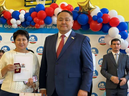 1 сентября Альберт Семенов поздравил учеников школ№№ 19 и 25