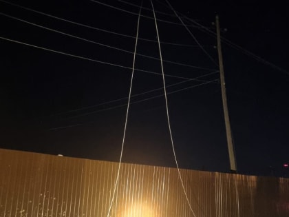 Жители нескольких улиц села Ытык-Кюель оставались без света из-за водителя спецтехники