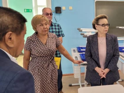 Галина Данчикова проверила модернизацию школ в Ленском районе Якутии