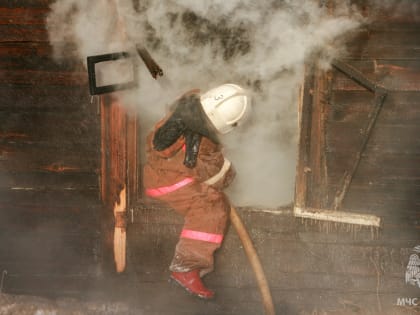 В Иенгре неправильное использование отопительной печи привело к пожару