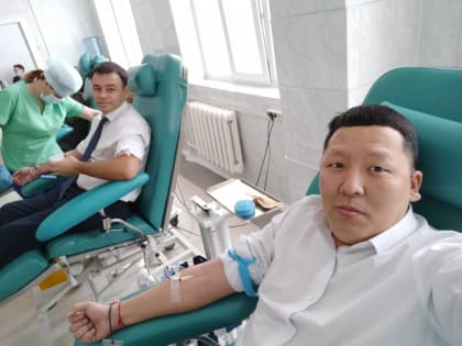 Более ста членов и сторонников партии «Единая Россия» в Якутии приняли участие в акции по сдаче донорской крови